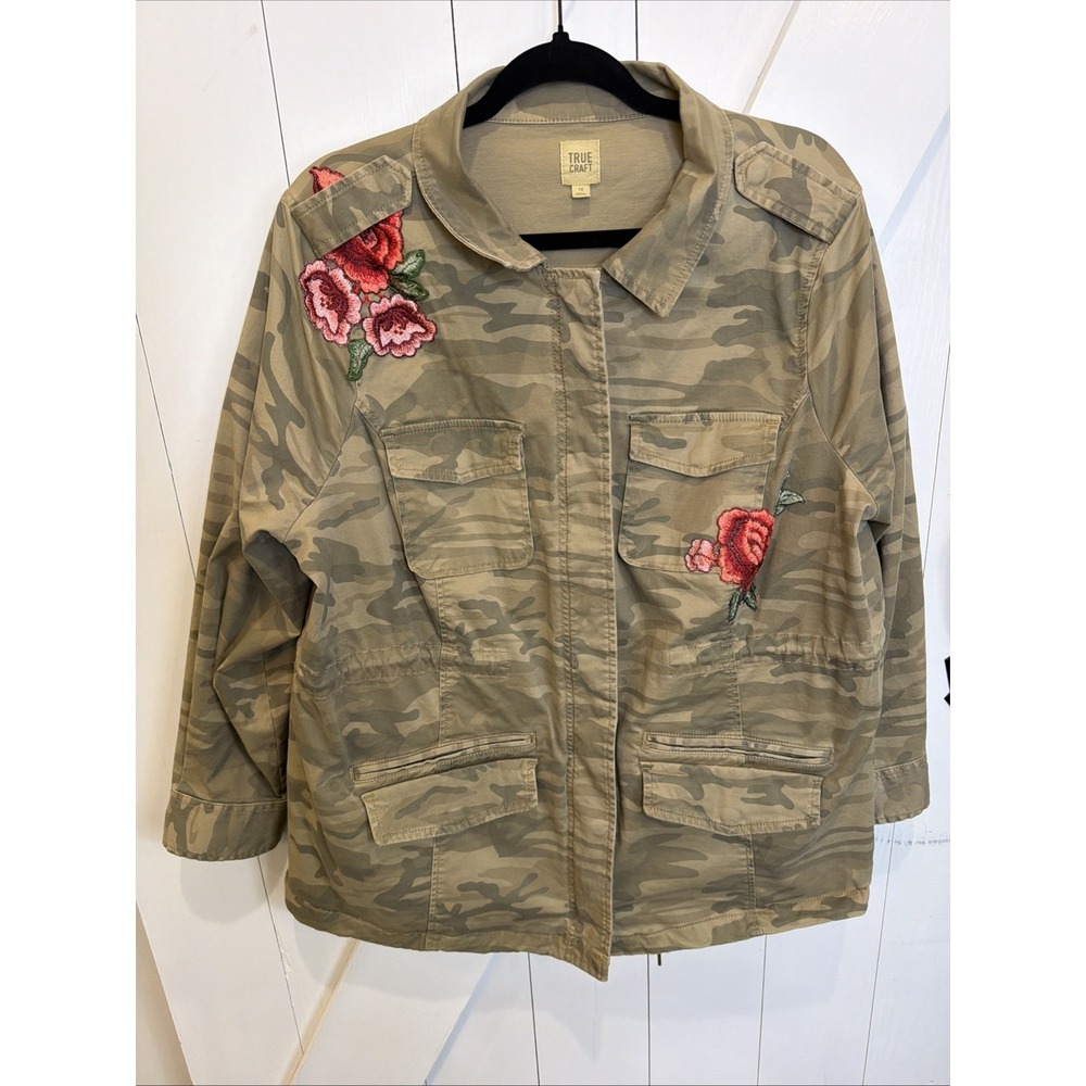 True Craft Army Camo  Jacket with Embroidered Flowers Size 1x - Picture 9 of 9